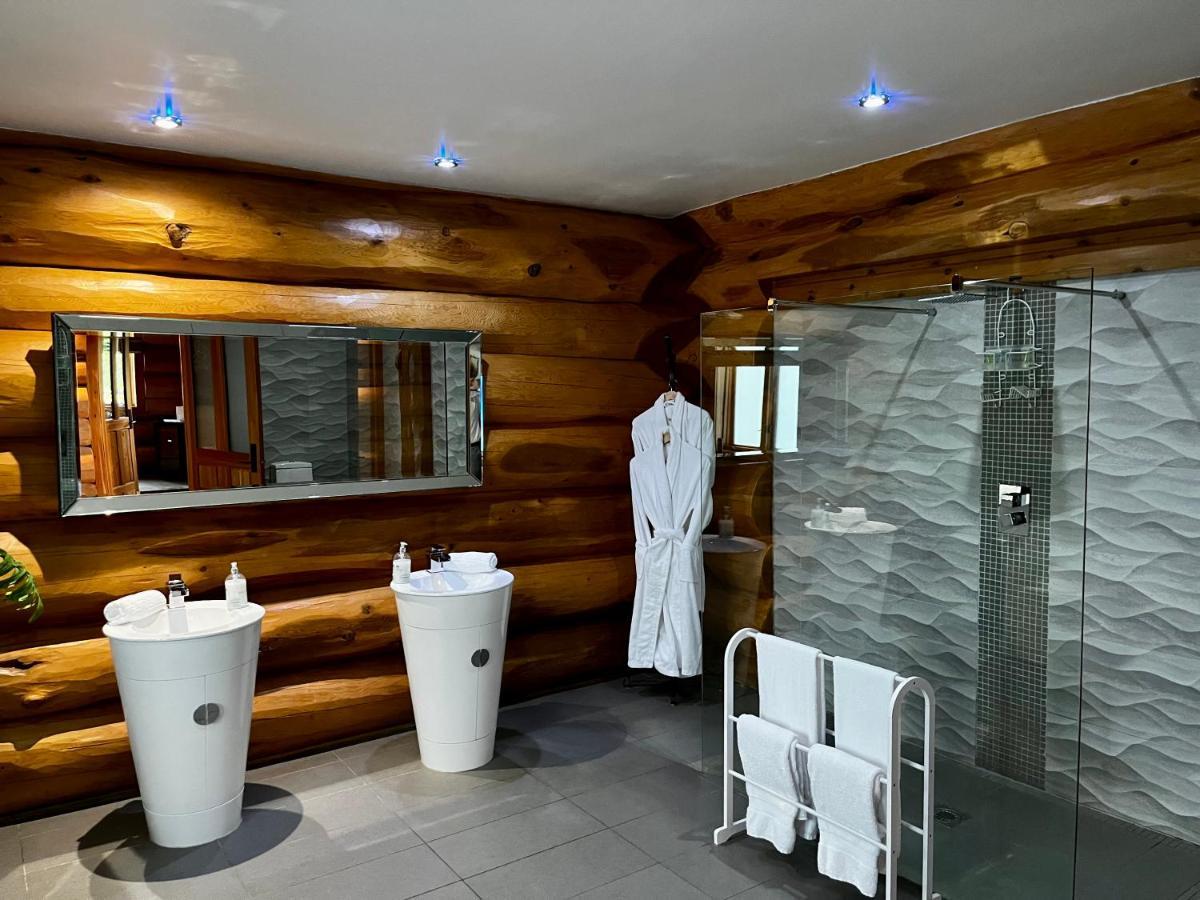 The Log Cabins At The Vu Bathgate Εξωτερικό φωτογραφία