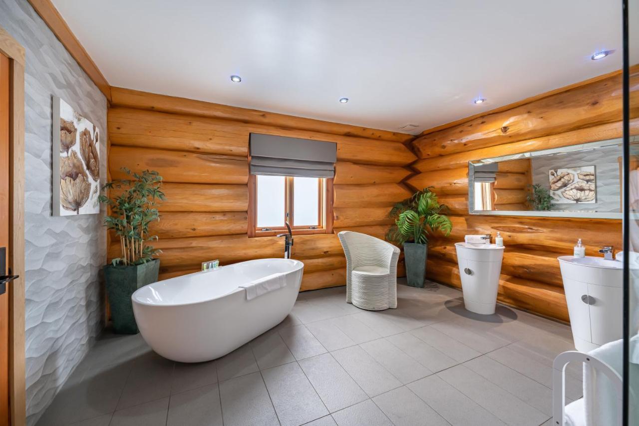 The Log Cabins At The Vu Bathgate Εξωτερικό φωτογραφία